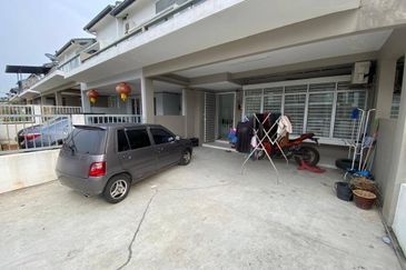 (FACING NORTH) Intermediate 2 Storey Terrace Camellia Residence Bandar Tasik Kesuma Semenyih