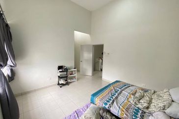 (FACING NORTH) Intermediate 2 Storey Terrace Camellia Residence Bandar Tasik Kesuma Semenyih