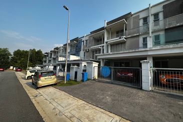 2.5 Storey Terrace Sunway Alam Suria Seksyen U10, Shah Alam
