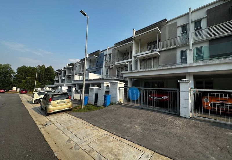 2.5 Storey Terrace Sunway Alam Suria Seksyen U10, Shah Alam