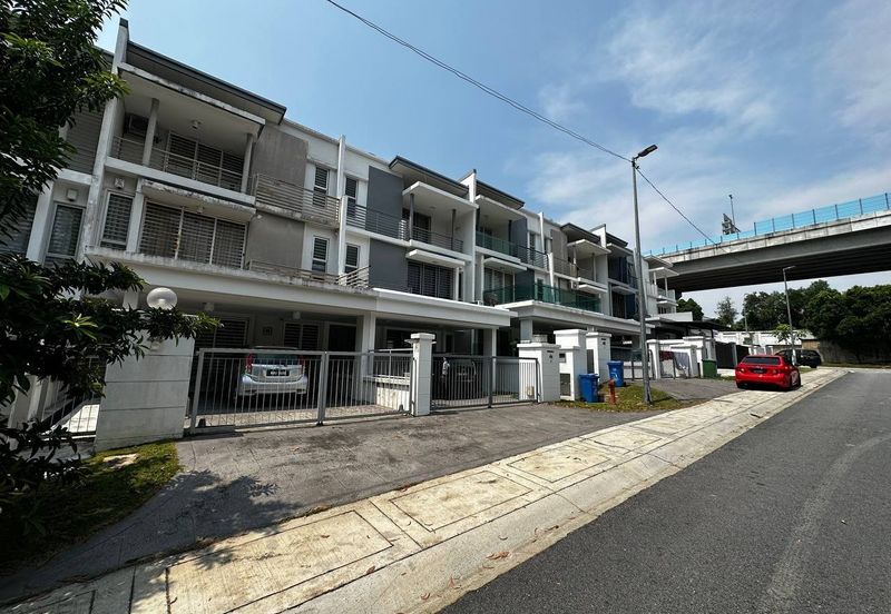 2.5 Storey Terrace Sunway Alam Suria Seksyen U10, Shah Alam