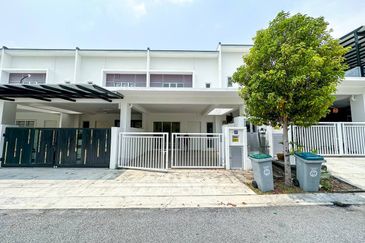 (GATED GUARDED) 2 Storey Taman Ara Sendayan, Bandar Sri Sendayan Seremban