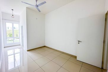 (GATED GUARDED) 2 Storey Taman Ara Sendayan, Bandar Sri Sendayan Seremban