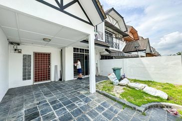 (RENOVATED)(EXTENDED) 2 Storey Taman Mulia Indah Bandar Tun Razak Kuala Lumpur