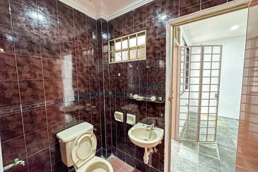 (RENOVATED)(EXTENDED) 2 Storey Taman Mulia Indah Bandar Tun Razak Kuala Lumpur