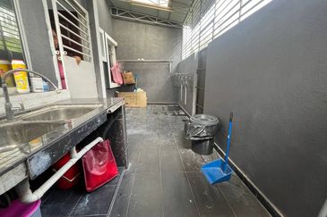 (EXTENDED KITCHEN) 2 Storey Terrace House SP3 Bandar Saujana Putra, Jenjarom 