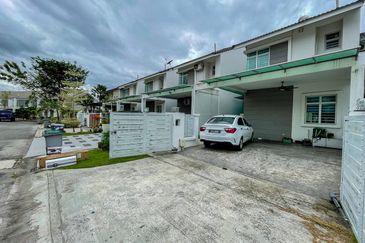 (FULLY RENOVATED) 2 Storey Superlink Laman Cempaka Suria, Kota Seriemas Nilai