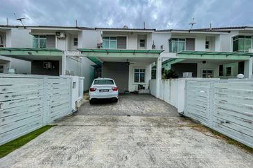 (FULLY RENOVATED) 2 Storey Superlink Laman Cempaka Suria, Kota Seriemas Nilai