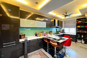 (FULLY RENOVATED) 2 Storey Superlink Laman Cempaka Suria, Kota Seriemas Nilai