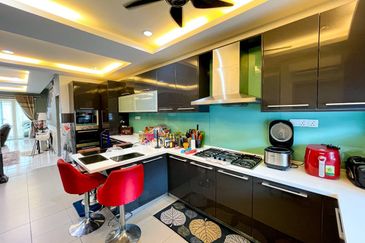 (FULLY RENOVATED) 2 Storey Superlink Laman Cempaka Suria, Kota Seriemas Nilai