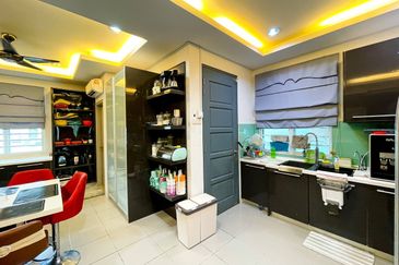 (FULLY RENOVATED) 2 Storey Superlink Laman Cempaka Suria, Kota Seriemas Nilai