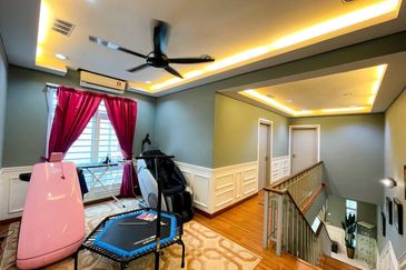 (FULLY RENOVATED) 2 Storey Superlink Laman Cempaka Suria, Kota Seriemas Nilai