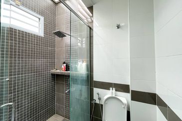 (FULLY RENOVATED) 2 Storey Superlink Laman Cempaka Suria, Kota Seriemas Nilai