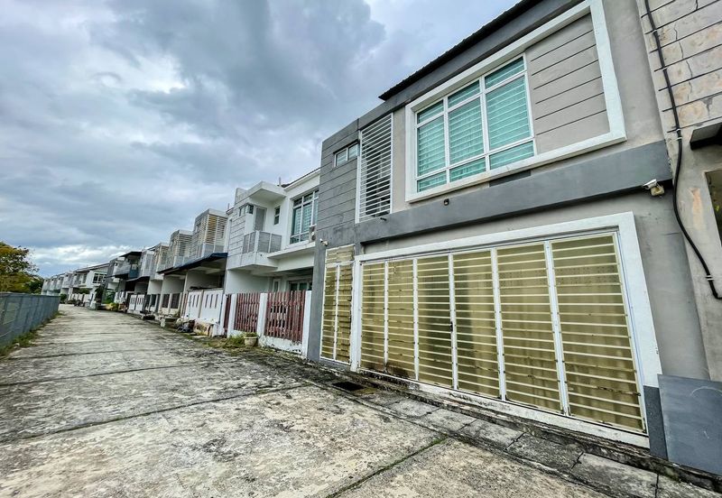 (FULLY RENOVATED) 2 Storey Superlink Laman Cempaka Suria, Kota Seriemas Nilai