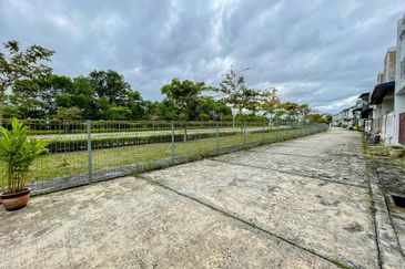 (FULLY RENOVATED) 2 Storey Superlink Laman Cempaka Suria, Kota Seriemas Nilai