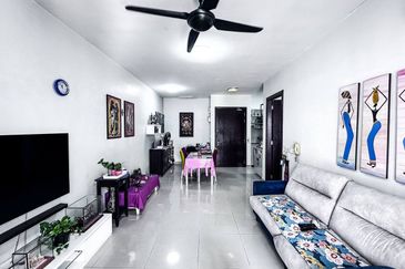 (STRATEGIC LOCATION) Fully Furnished PJ8 Service Suite, Section 8 PJ (CENTER OF PJ)