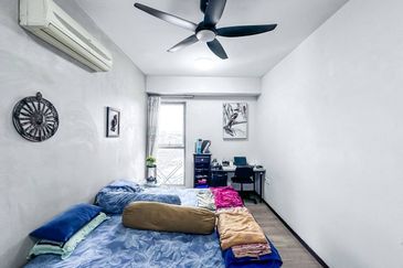 (STRATEGIC LOCATION) Fully Furnished PJ8 Service Suite, Section 8 PJ (CENTER OF PJ)