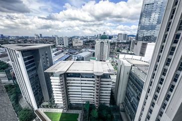 (STRATEGIC LOCATION) Fully Furnished PJ8 Service Suite, Section 8 PJ (CENTER OF PJ)