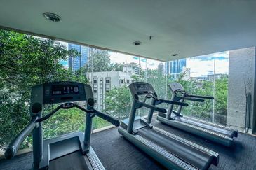 (STRATEGIC LOCATION) Fully Furnished PJ8 Service Suite, Section 8 PJ (CENTER OF PJ)