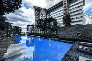 (STRATEGIC LOCATION) Fully Furnished PJ8 Service Suite, Section 8 PJ (CENTER OF PJ)