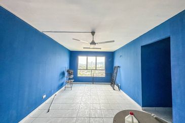 (WELL KEPT UNIT) End Lot Amara Service Residence, Jalan Raintree, Batu Caves 