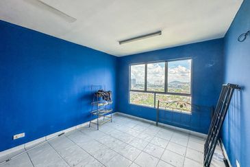 (WELL KEPT UNIT) End Lot Amara Service Residence, Jalan Raintree, Batu Caves 