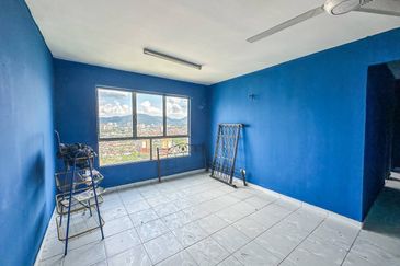 (WELL KEPT UNIT) End Lot Amara Service Residence, Jalan Raintree, Batu Caves 