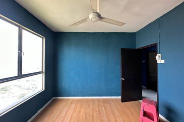 (WELL KEPT UNIT) End Lot Amara Service Residence, Jalan Raintree, Batu Caves 