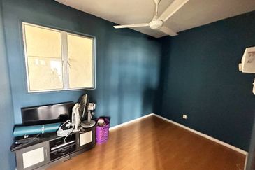 (WELL KEPT UNIT) End Lot Amara Service Residence, Jalan Raintree, Batu Caves 