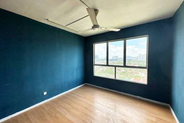 (WELL KEPT UNIT) End Lot Amara Service Residence, Jalan Raintree, Batu Caves 