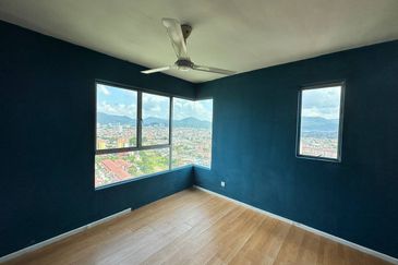 (WELL KEPT UNIT) End Lot Amara Service Residence, Jalan Raintree, Batu Caves 
