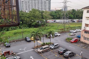 (LOW COST) Apartment Sri Anggerik, Bandar Puchong Jaya, Puchong