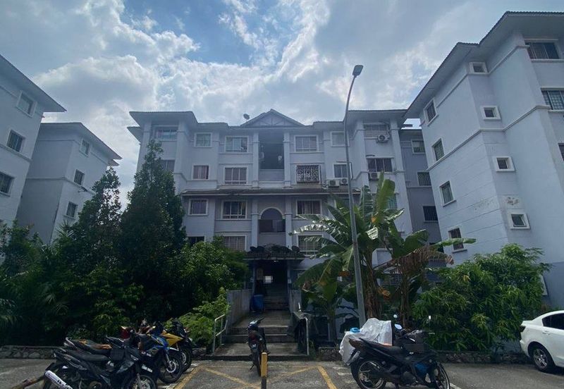 (WELL KEPT UNIT) Kasuarina Salju Apartment, Bandar Puncak Alam
