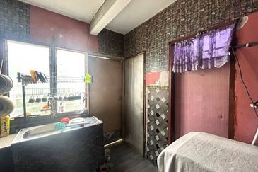 (LOW COST) Intermediate 2 Storey Taman West Country, Seksyen 5 Bandar Baru Bangi 