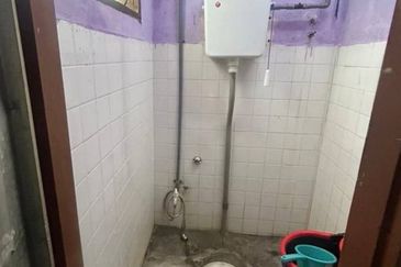 (LOW COST) Intermediate 2 Storey Taman West Country, Seksyen 5 Bandar Baru Bangi 