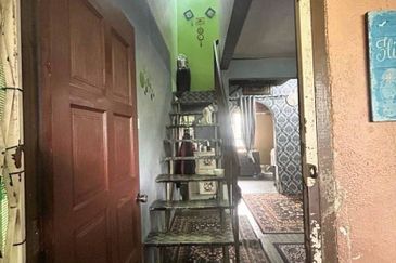 (LOW COST) Intermediate 2 Storey Taman West Country, Seksyen 5 Bandar Baru Bangi 