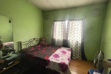 (LOW COST) Intermediate 2 Storey Taman West Country, Seksyen 5 Bandar Baru Bangi 