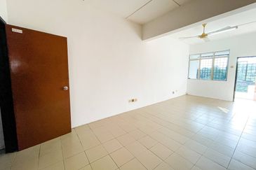 (RENOVATED) Shop Apartment Pusat Hentian Kajang 