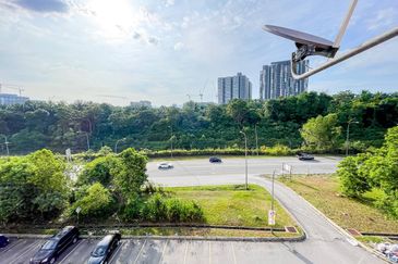 (RENOVATED) Shop Apartment Pusat Hentian Kajang 