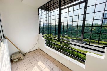 (RENOVATED) Shop Apartment Pusat Hentian Kajang 