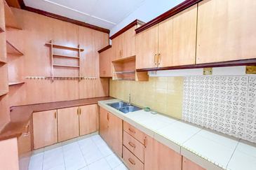 (RENOVATED) Shop Apartment Pusat Hentian Kajang 