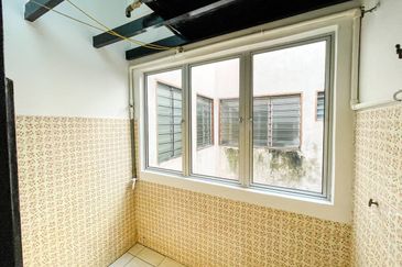 (RENOVATED) Shop Apartment Pusat Hentian Kajang 