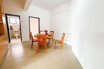 (RENOVATED) Shop Apartment Pusat Hentian Kajang 