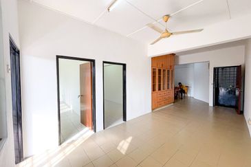 (RENOVATED) Shop Apartment Pusat Hentian Kajang 