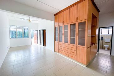 (RENOVATED) Shop Apartment Pusat Hentian Kajang 