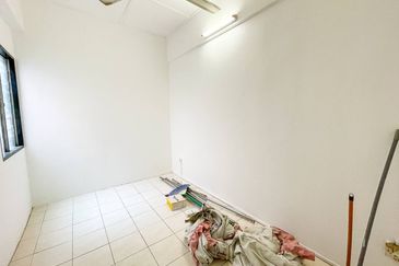 (RENOVATED) Shop Apartment Pusat Hentian Kajang 