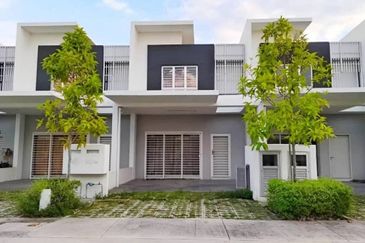 (GATED GUARDED) Intermediate 2 Storey Terrace Casa Green, Cybersouth, Dengkil