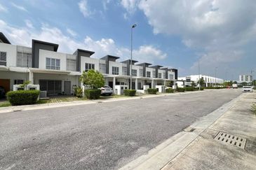 (GATED GUARDED) Intermediate 2 Storey Terrace Casa Green, Cybersouth, Dengkil