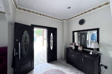 (SPACIOUS CORNER LOT) 2 Storey Terrace USJ 1, Subang Mewah