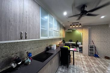 (SPACIOUS CORNER LOT) 2 Storey Terrace USJ 1, Subang Mewah